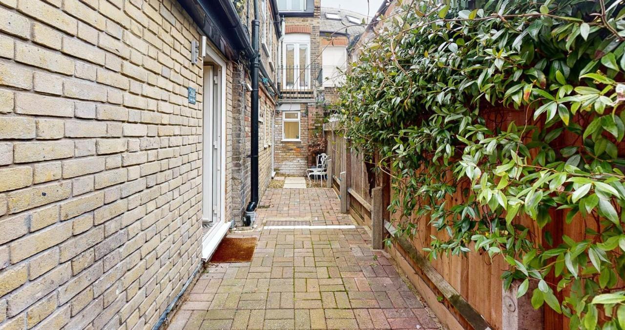 Wimbledon Studios London Exterior photo